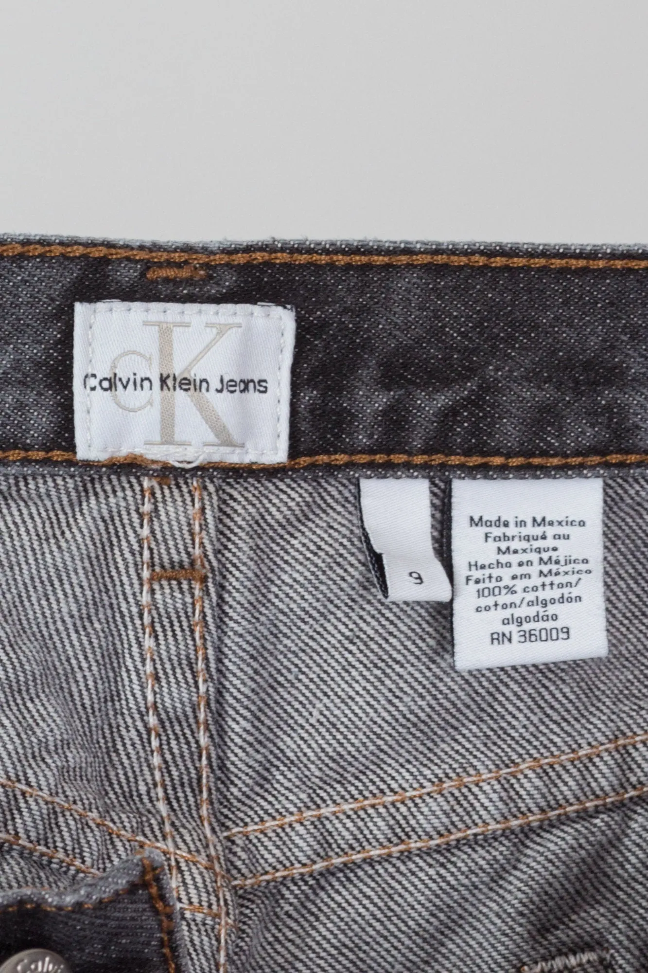 90s Calvin Klein Cropped Jeans - Medium