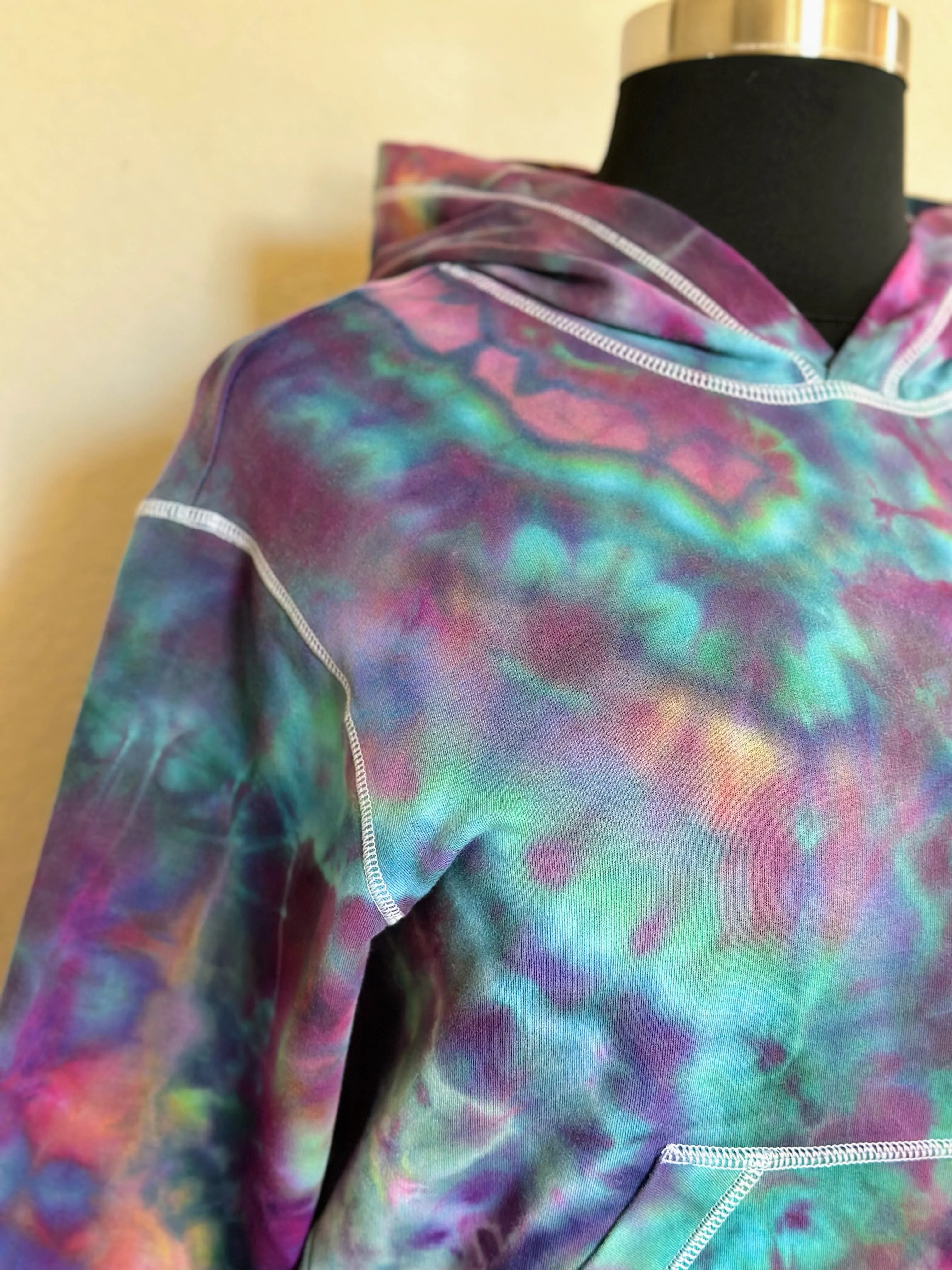 Women’s XXL (fits more like an XL) Geode Thumbhole Hoodie in ‘Cosmic Eyes’