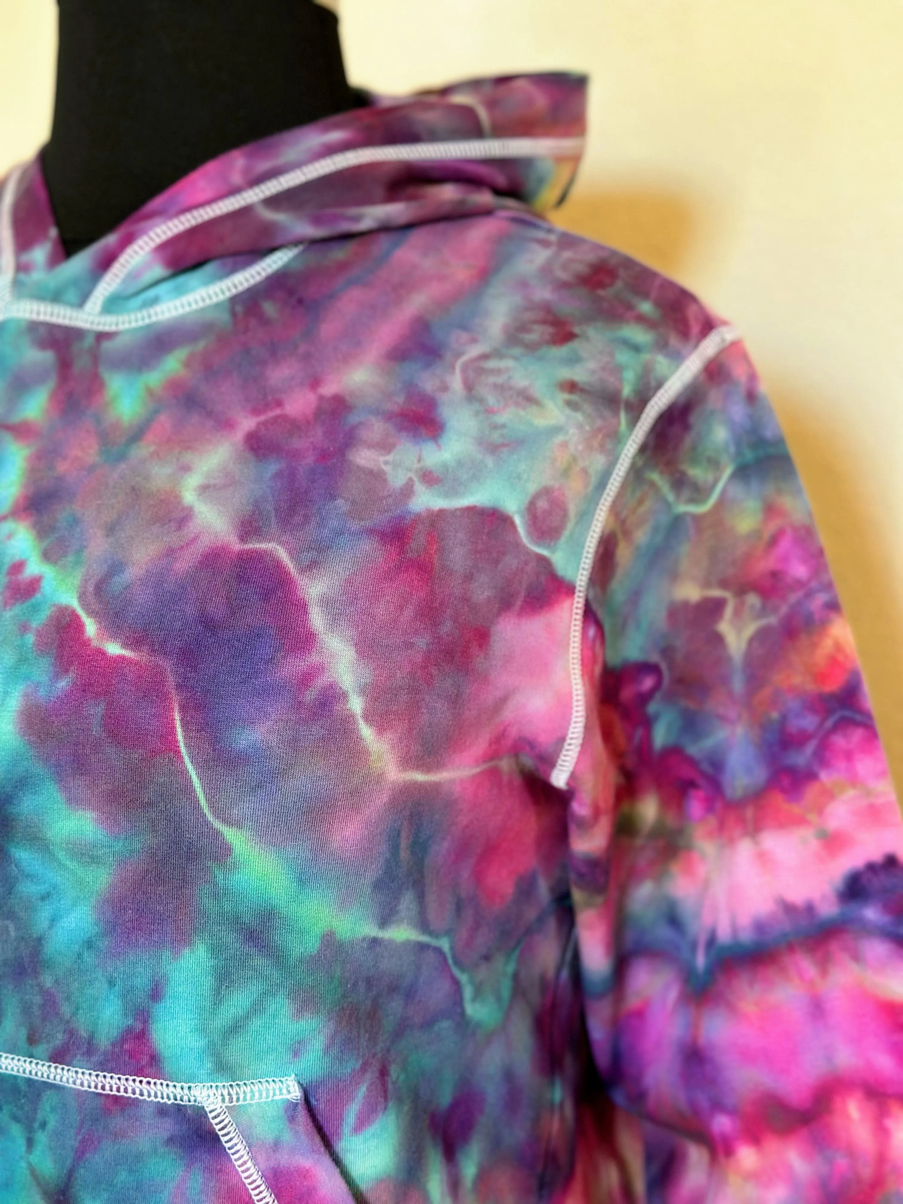 Women’s XXL (fits more like an XL) Geode Thumbhole Hoodie in ‘Cosmic Eyes’